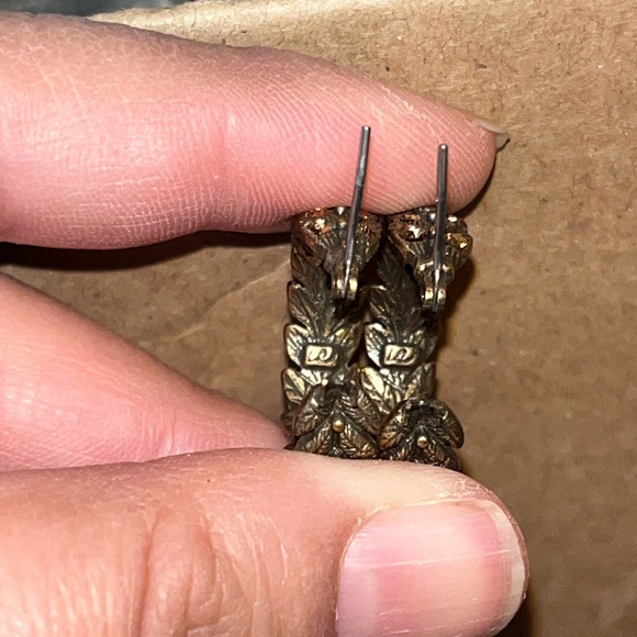 Yellow Topaz floral design earrings hoops - Picture 4 of 7